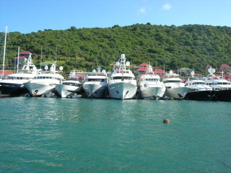      Quelques yatchs au quai du G&eacute;n&eacute;ral de Gaulle